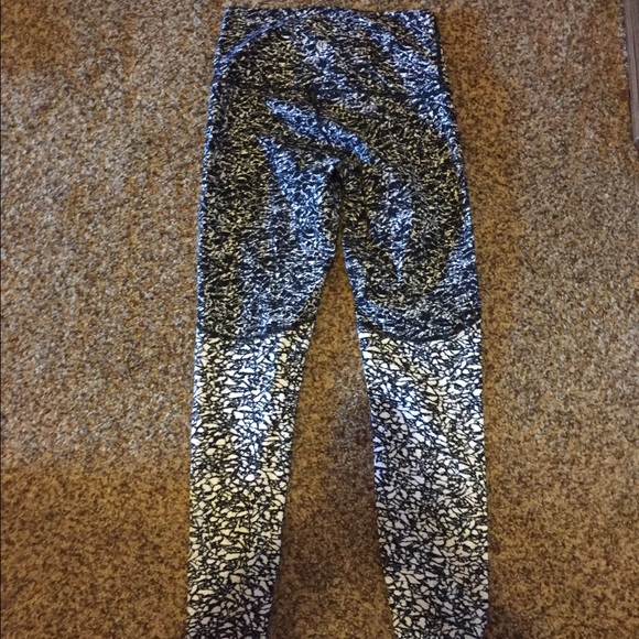 Lululemon leggings / high rise / size 8 - Picture 3 of 3